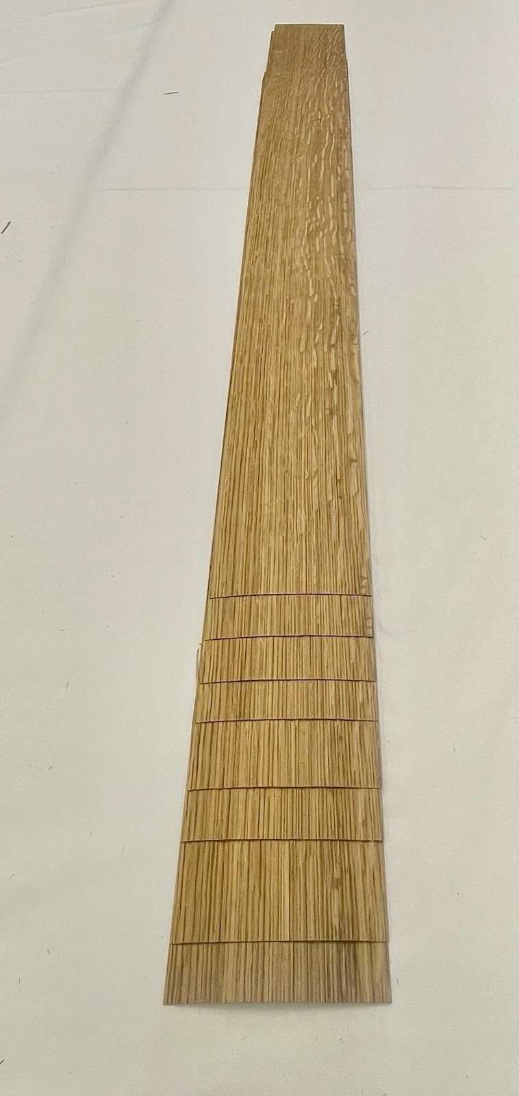 European white oak veneer with straight grain and ray fleck